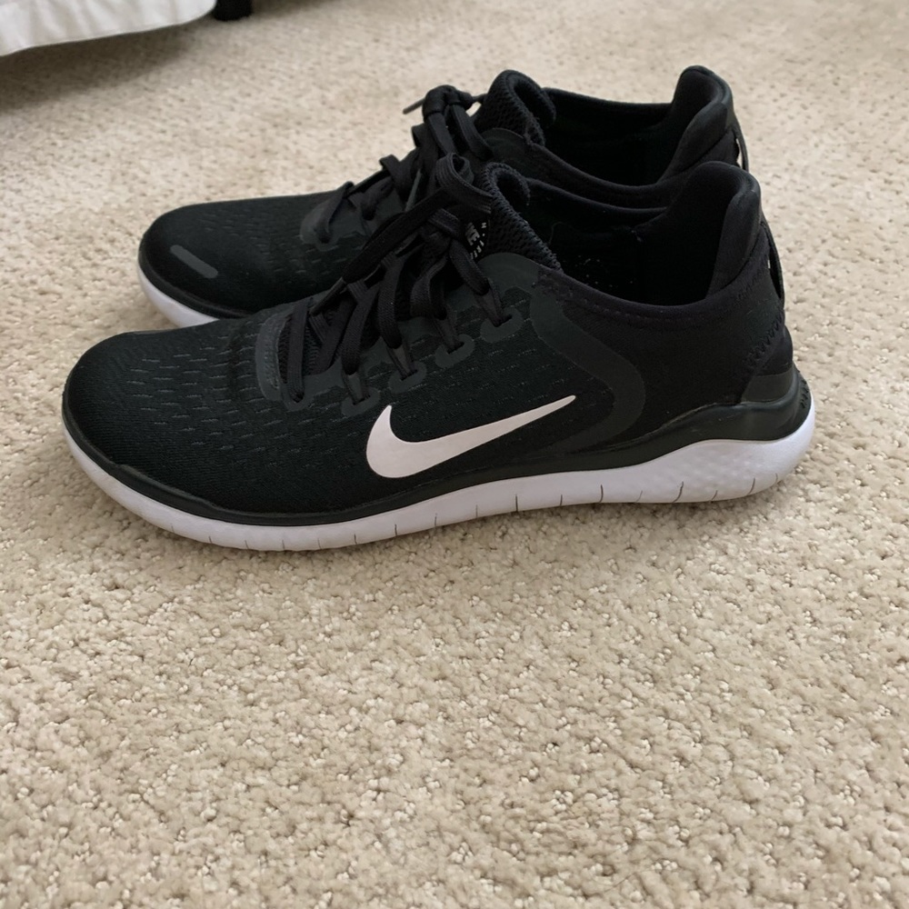 SOLD Woman’s Nike shoes